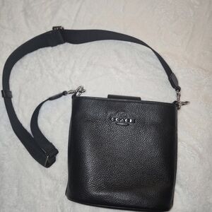 Coach Sophie Bucket crossbody bag made of refined pebble leather.